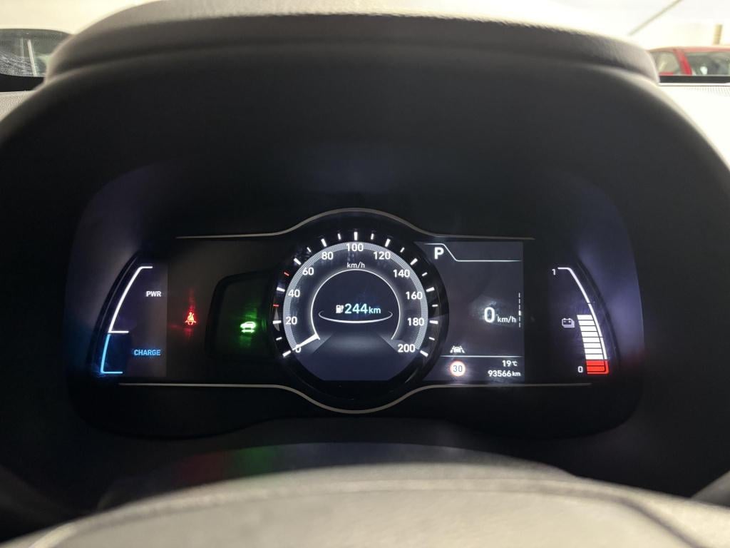 Hyundai Kona ev premium 64 kwh soh 95%