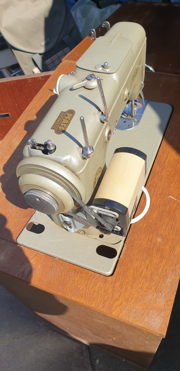 Te koop pfaff 230 naaimachine