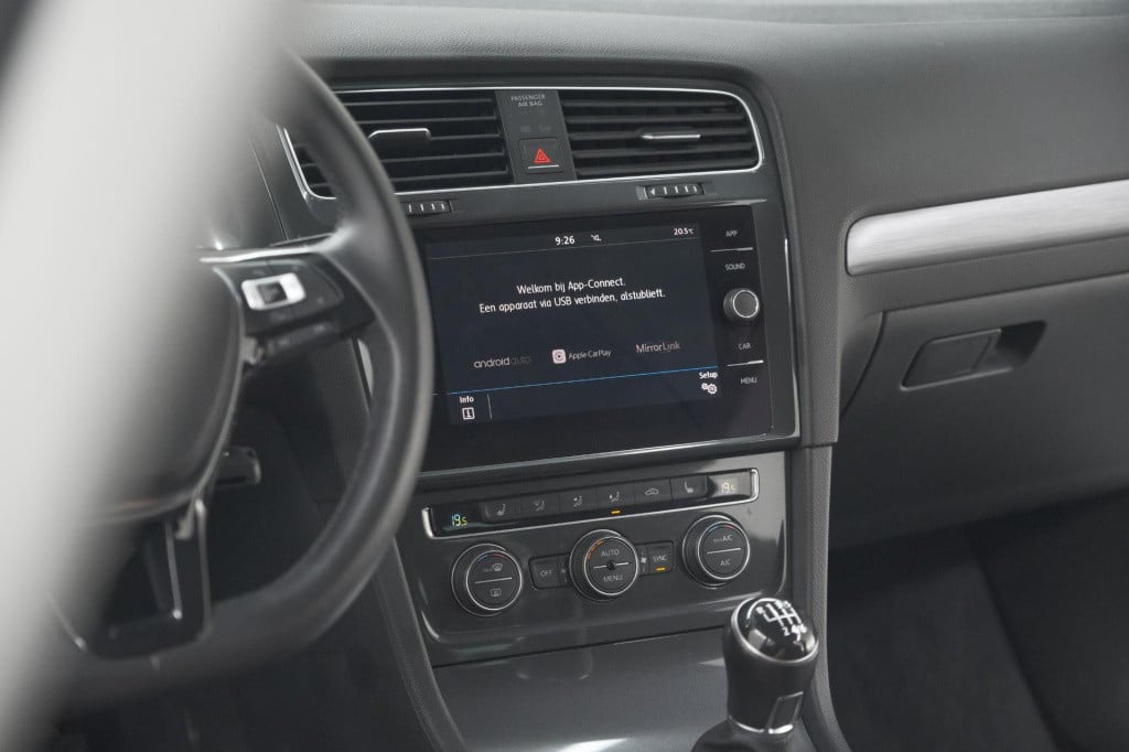 Volkswagen Golf 1.0 tsi 110pk highline | adaptieve cruise control | apple c