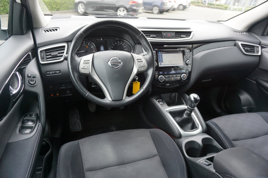 Nissan Qashqai 1.2 acenta climate / navi / cruise / stoelv. / camera / park