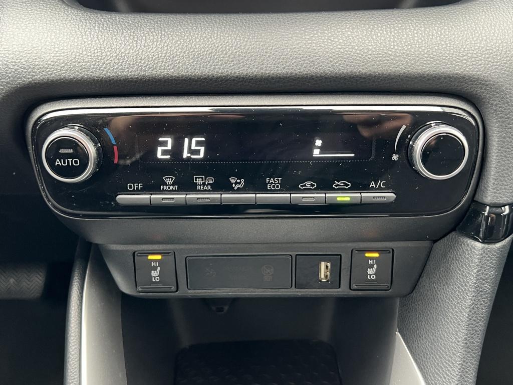 Toyota Yaris 1.5 hyb. 115 first | stoelverwarming | all seasonbanden