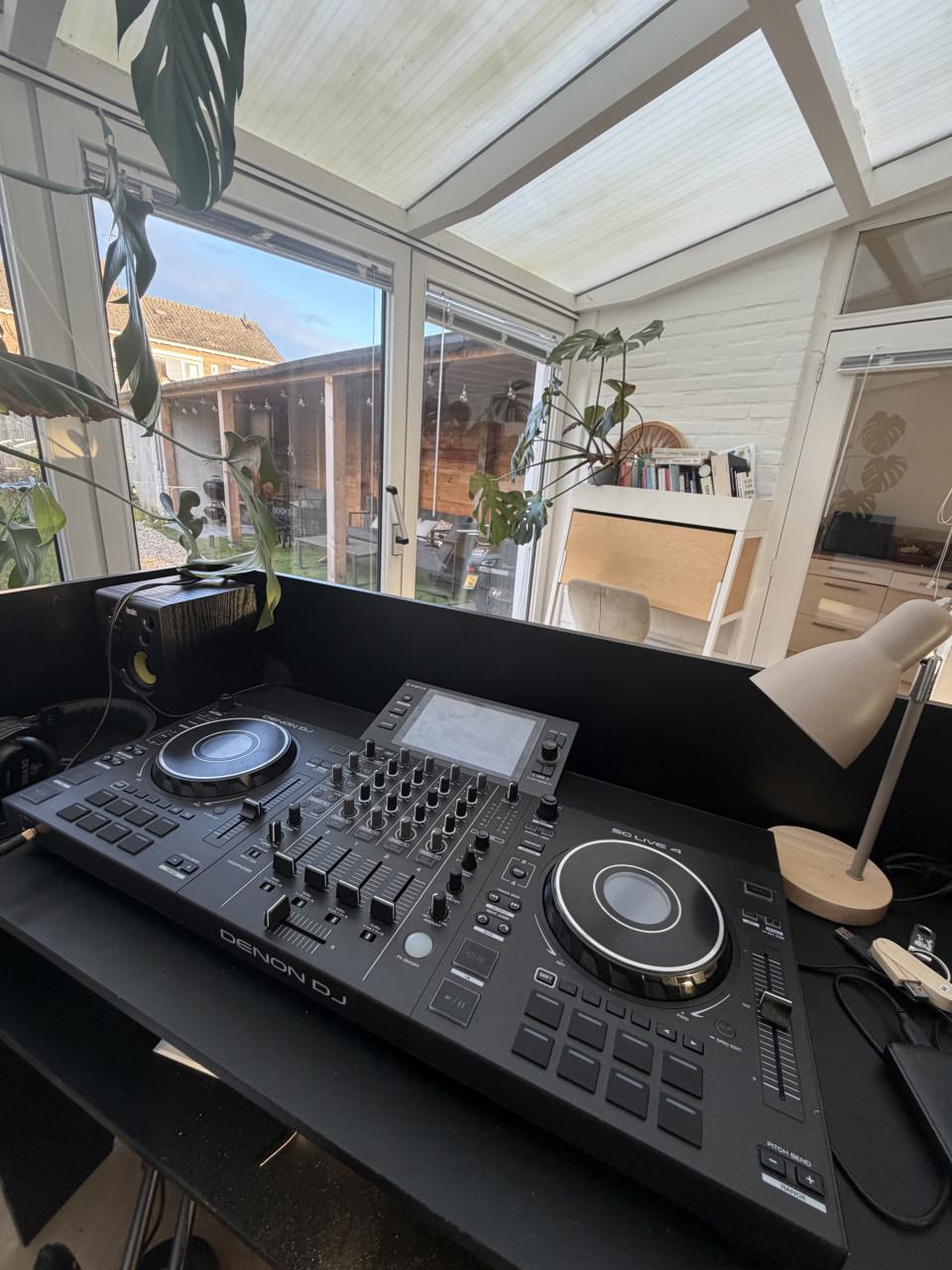 Denon DJ sc live 4 met nog ruim jaar garantie