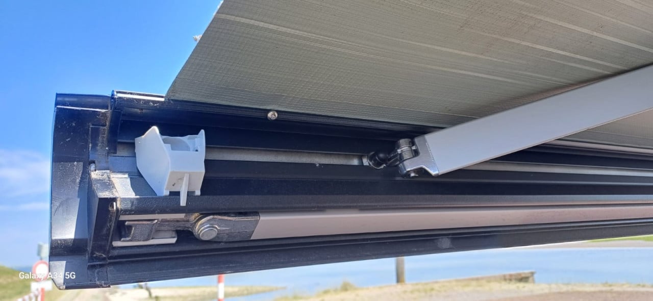 Thule Omnistor luifel 6300 incl dak adapters