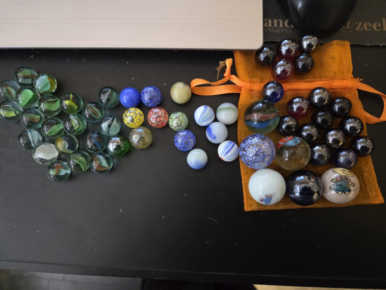 Knikkers. totaal: 58 stuks.