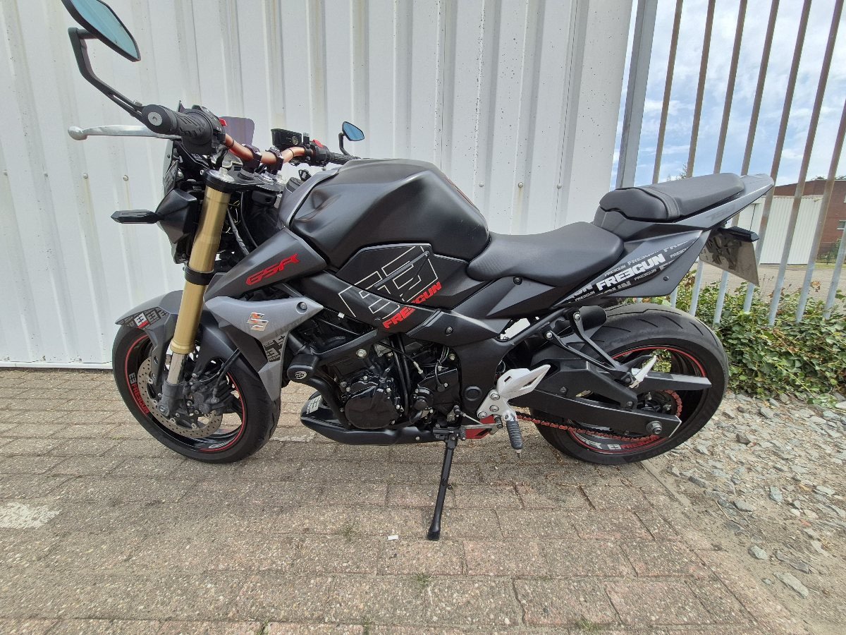 Suzuki GSR750 Freegun edition uit 2014