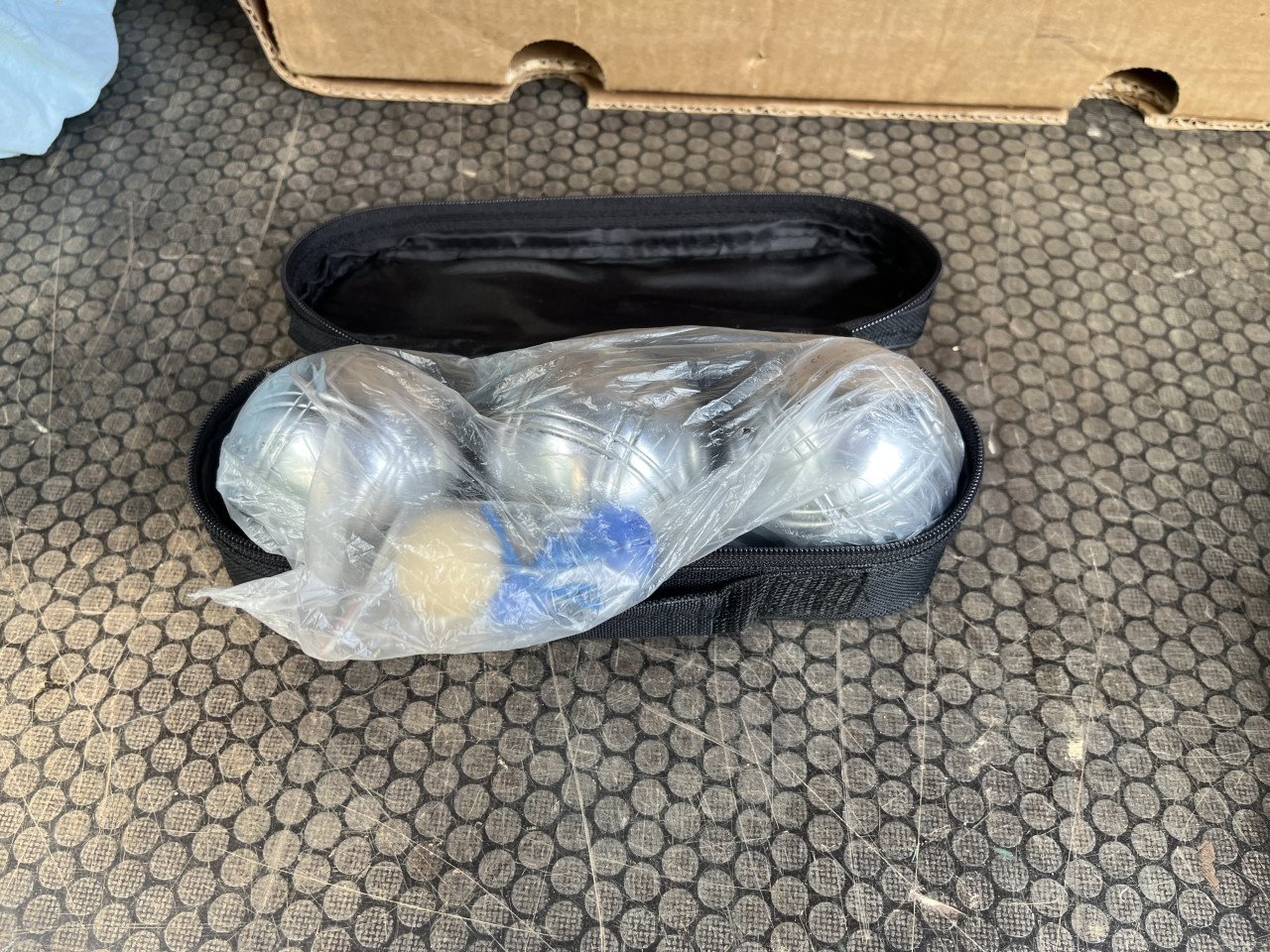 Petanque Bouleballen  houten balletje en meetkoord. Nieuw