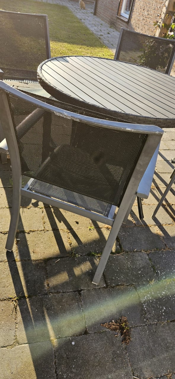 Tuinset rond - tafel en 4 stoelen