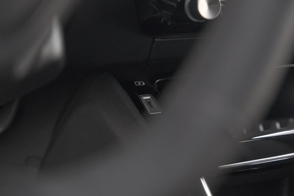 Peugeot 208 puretech 100 allure pack | camera | apple carplay | stoelverwar