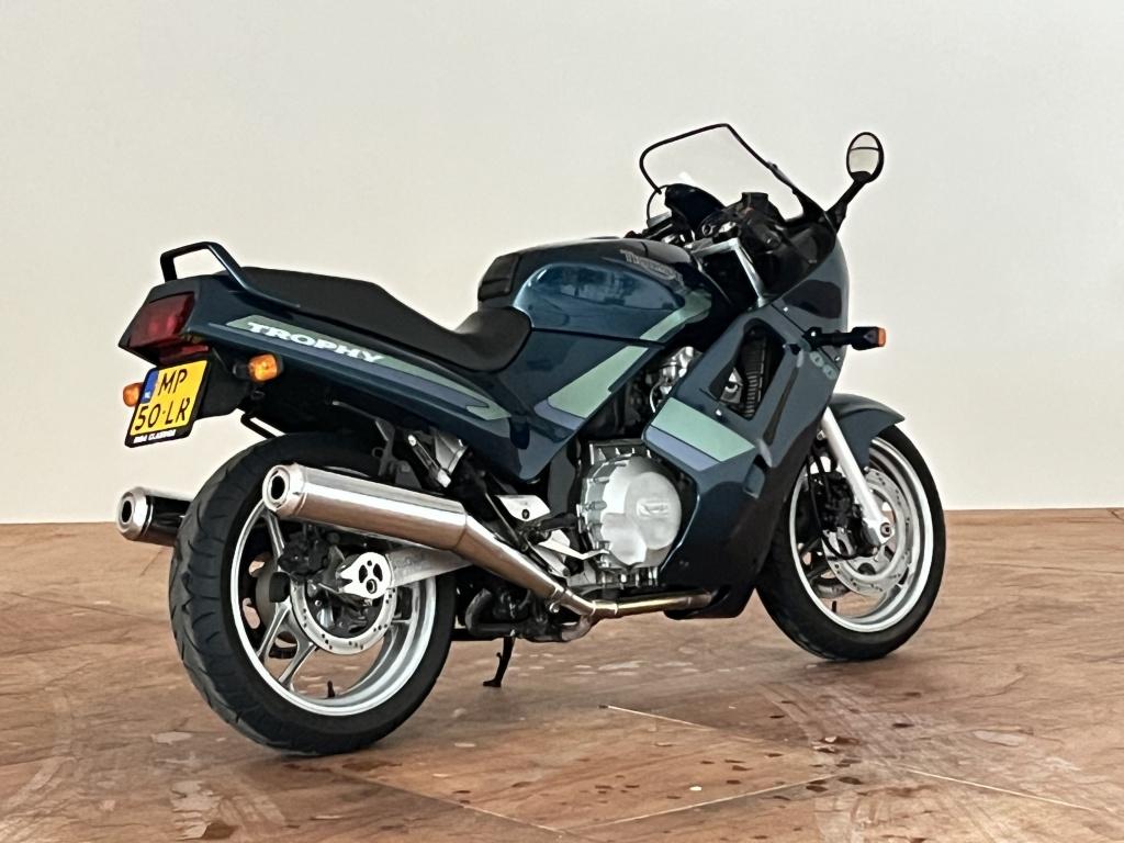 Triumph Trophy tour 900