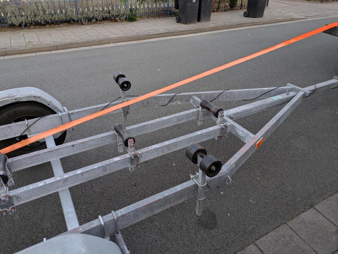 Kanteltrailer (Pega 600/300) met nieuwe onderdelen (o.a. Knott-as)