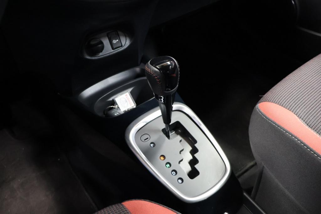Toyota Yaris 1.5 hyb. bi-tone