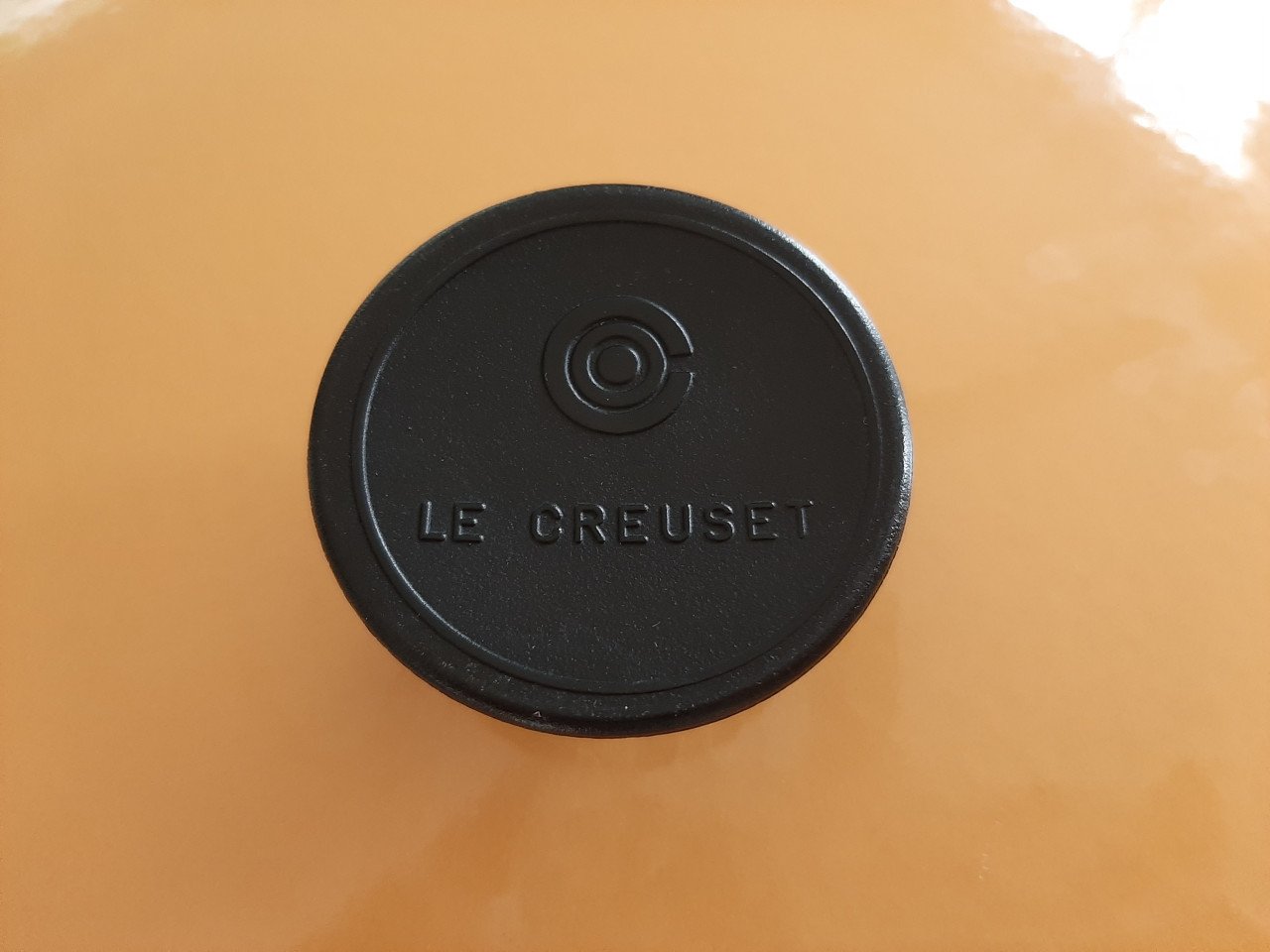 Geëmailleerde gietijzeren wokpan merk Le creuset