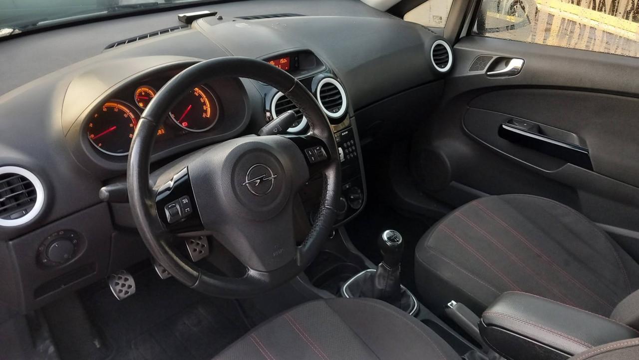 Opel Corsa 1.4 16v 111 Edition 3deurs bj:2010 airco lm-velgen apk 7-2027
