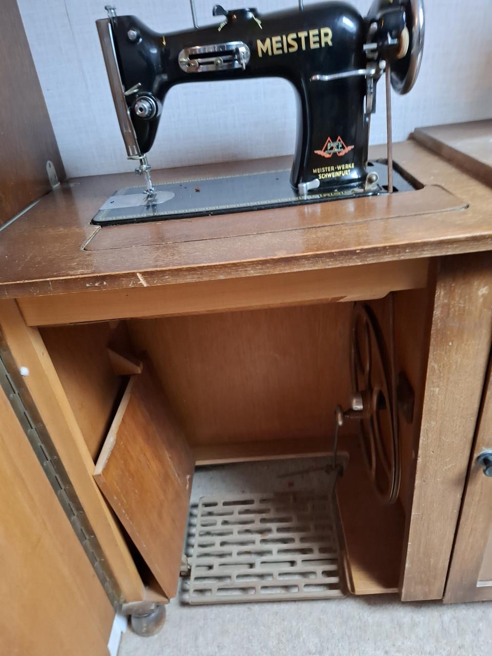 Meister trapnaaimachine in kast.