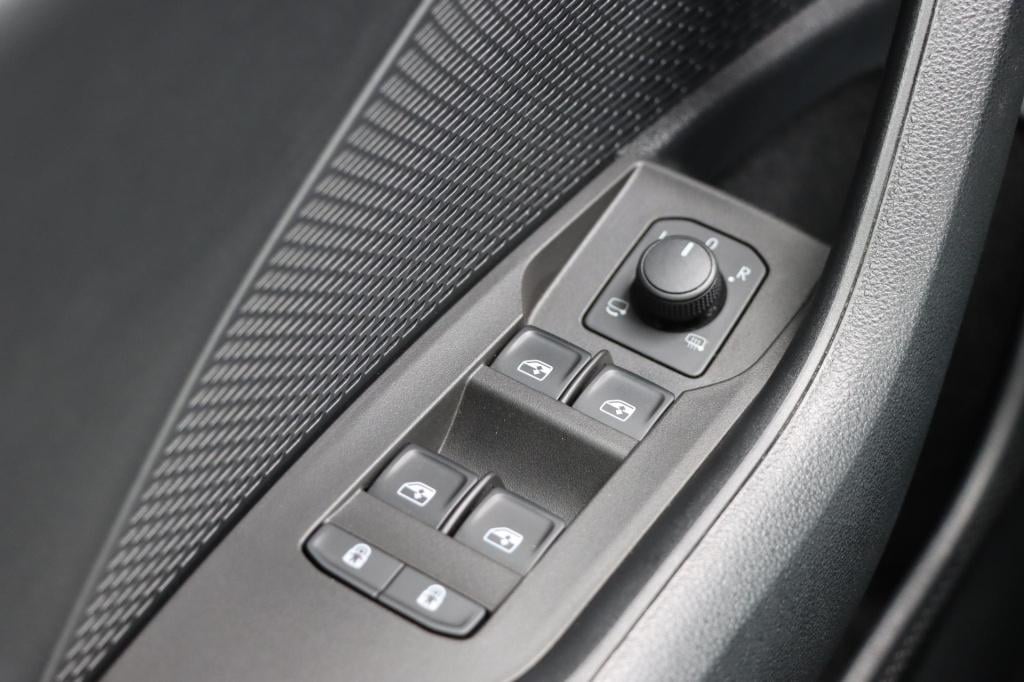 Skoda Octavia combi 1.4 tsi iv phev sportline business | soh 91,1% |