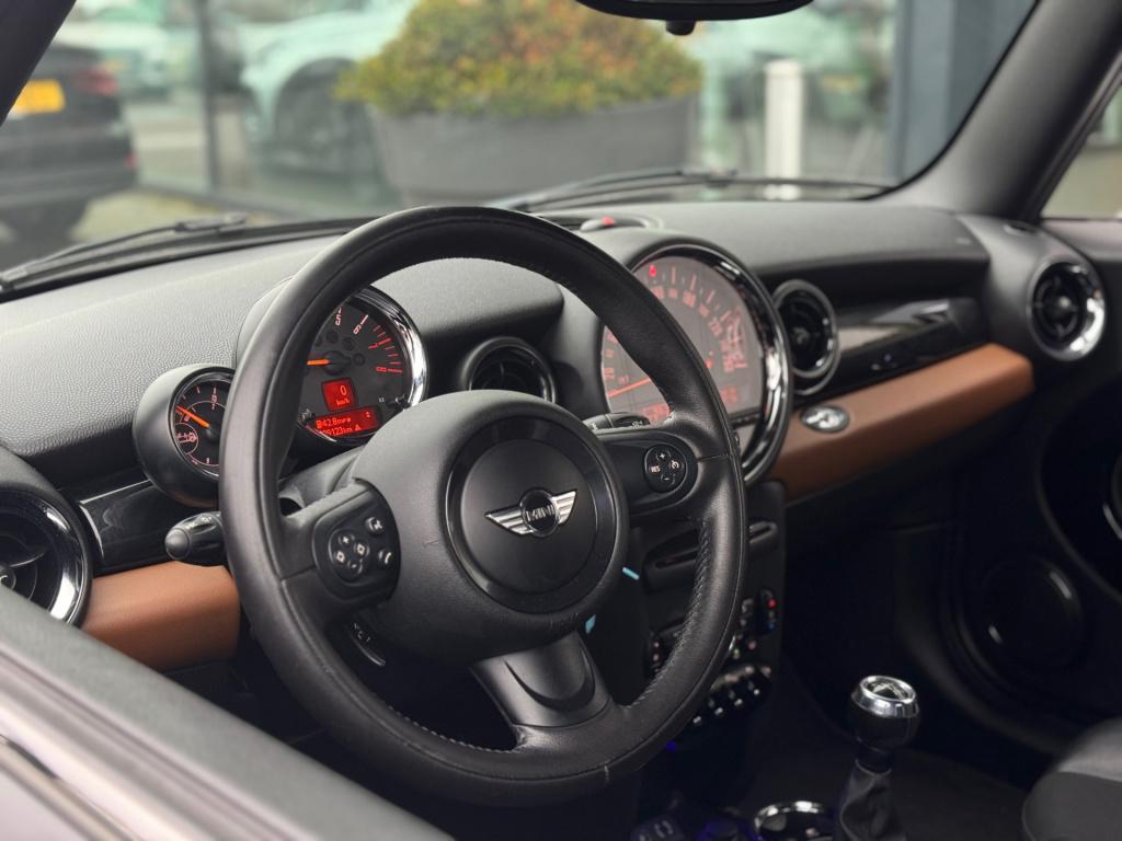 Mini One Cabrio mini 1.6 chili * cruise control * stoelverwarming * pdc * n