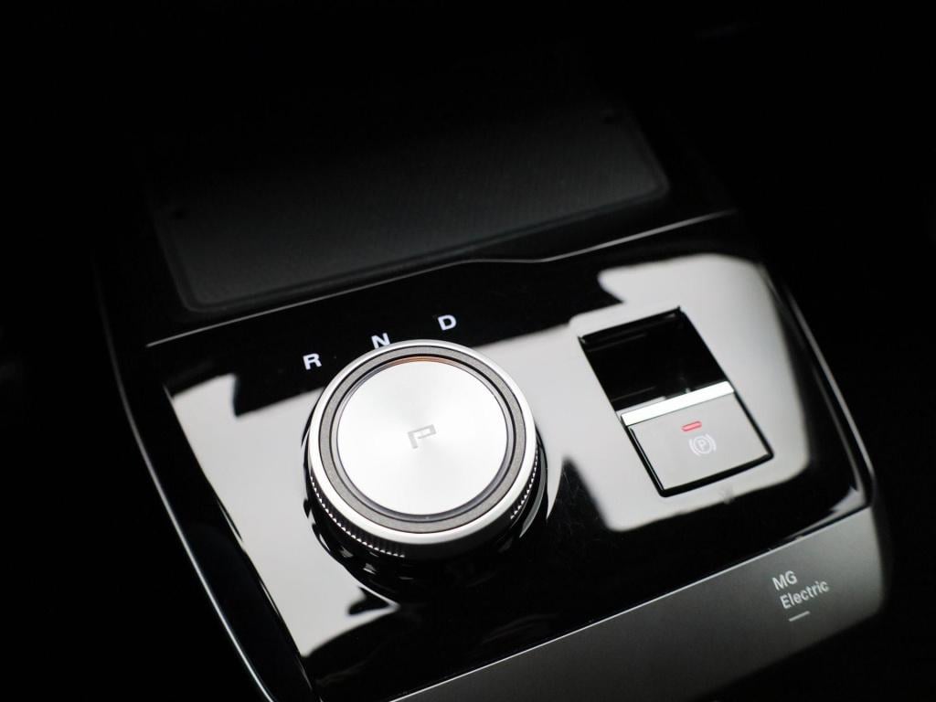 MG Mg4 64 kwh luxury all-season banden / navigatiesysteem / carplay / remot