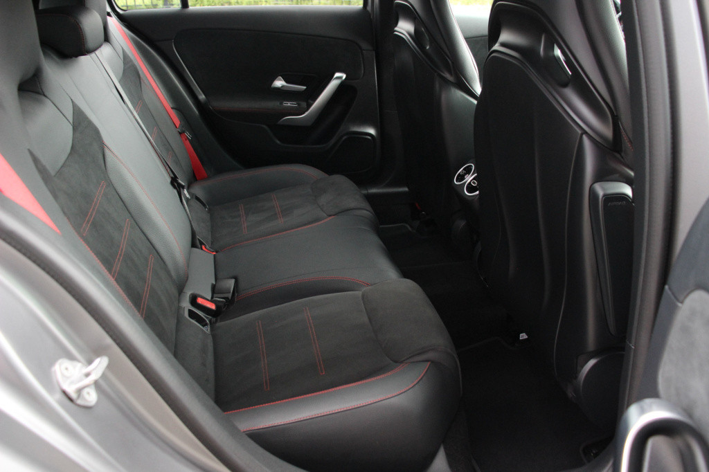 Mercedes-Benz A-Klasse amg 35 4matic premium plus | schaalstoelen | 360 cam
