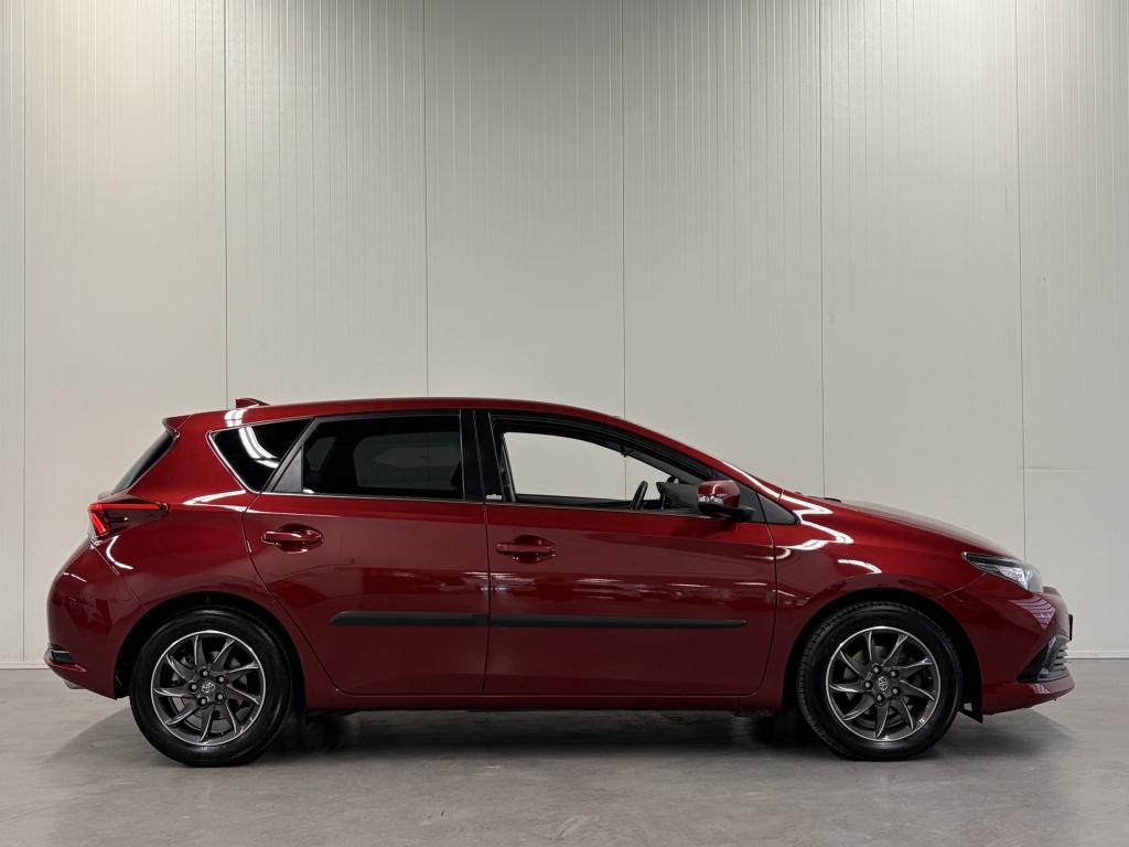 Toyota Auris 1.2t volcano edition