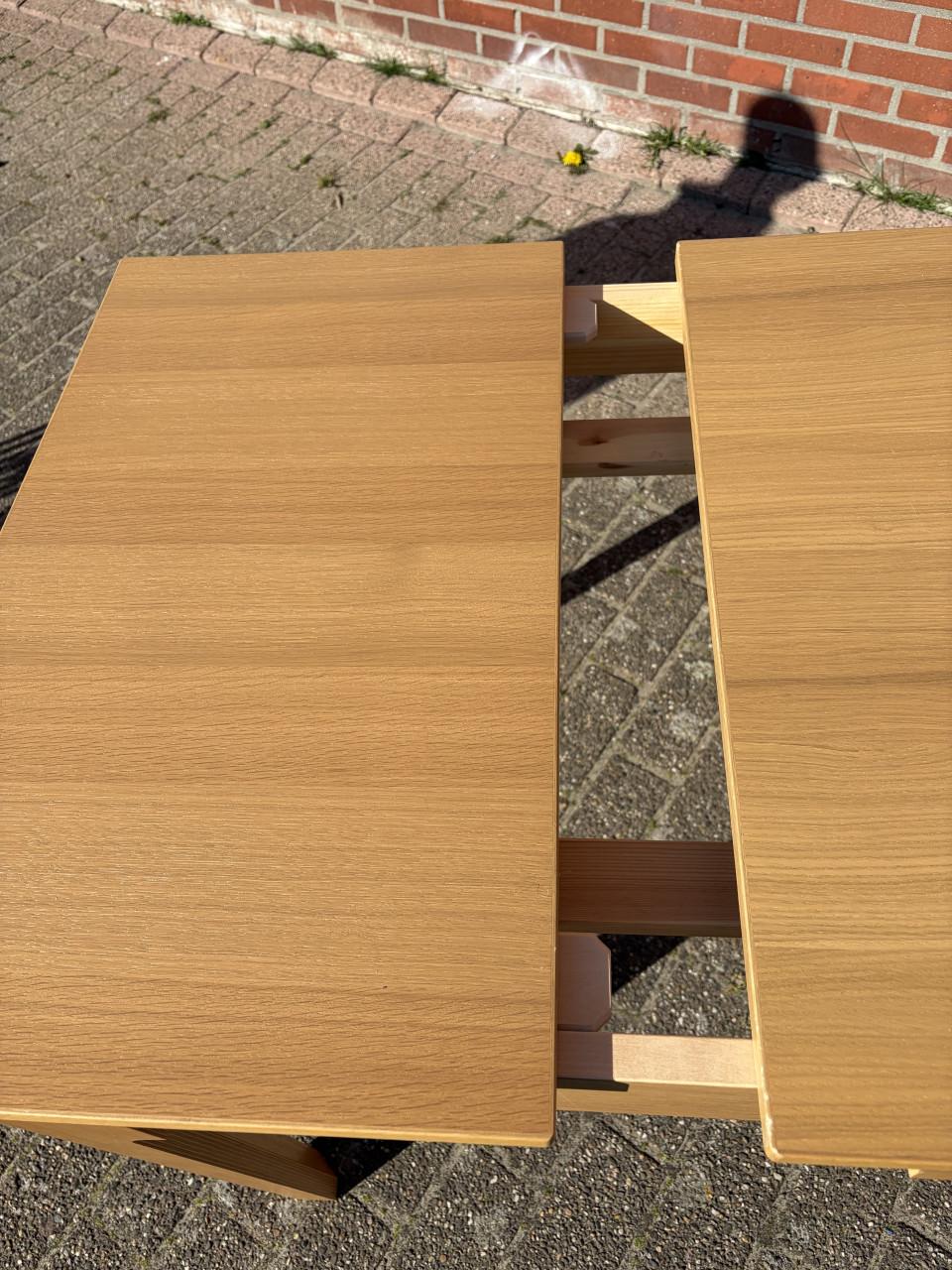 Ikea uitschuifbare eettafel van serie Tonstad.