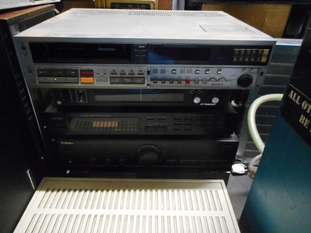 Gezocht voor mijn verzameling/hobby oude audio en radio's en toebehoren