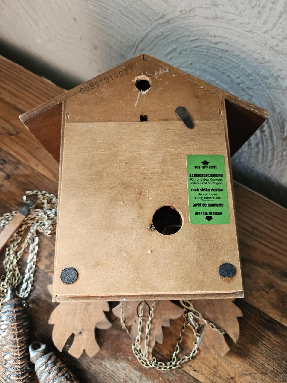 Antieke Koekoeksklok met Hertenkop en Jachttafereel