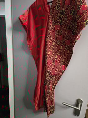 Kaftan 1 kant rood, 1 kant prachtig design