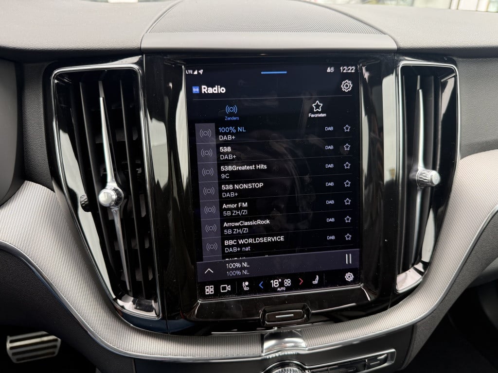 Volvo XC60 t6 340pk recharge r-design| panodak| adap.cruise| 360camera| tre