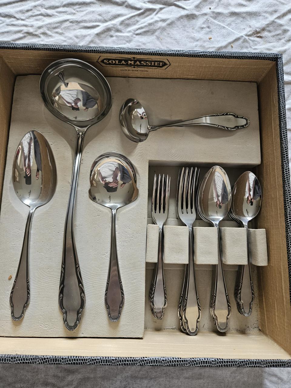 Verzilverd sola bestekset