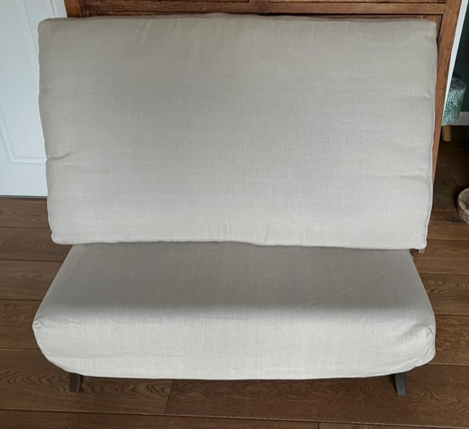 Te koop grote crèmekleurige hokker/voetenbank