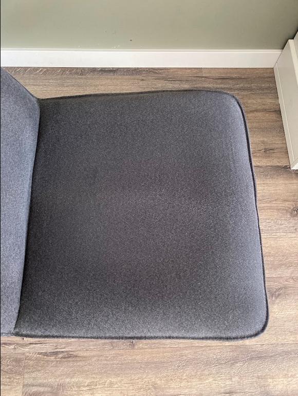 Donkergrijze (lounge)stoel /draaifauteuil