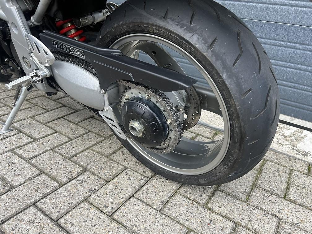 Triumph Speed Triple uit 2000 met 25 dkm, sportdemper, monocover €2350,-