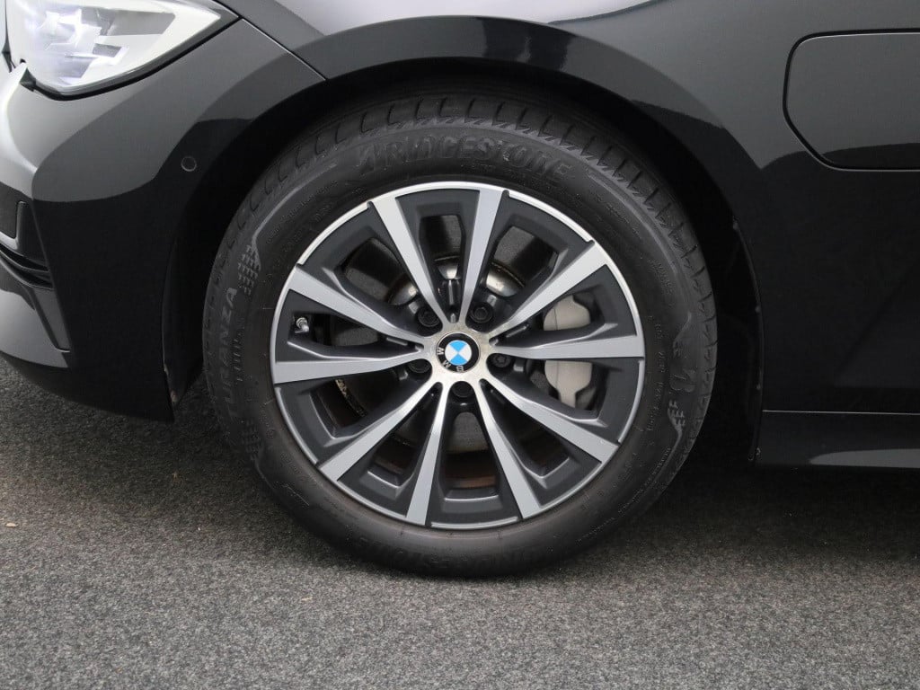 BMW 3-serie 330e high executive | automaat | lmv | navigatie | ledere | par