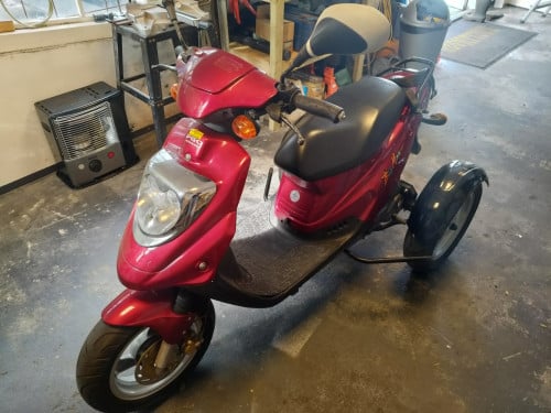Pgo max 50 driewieler scooter