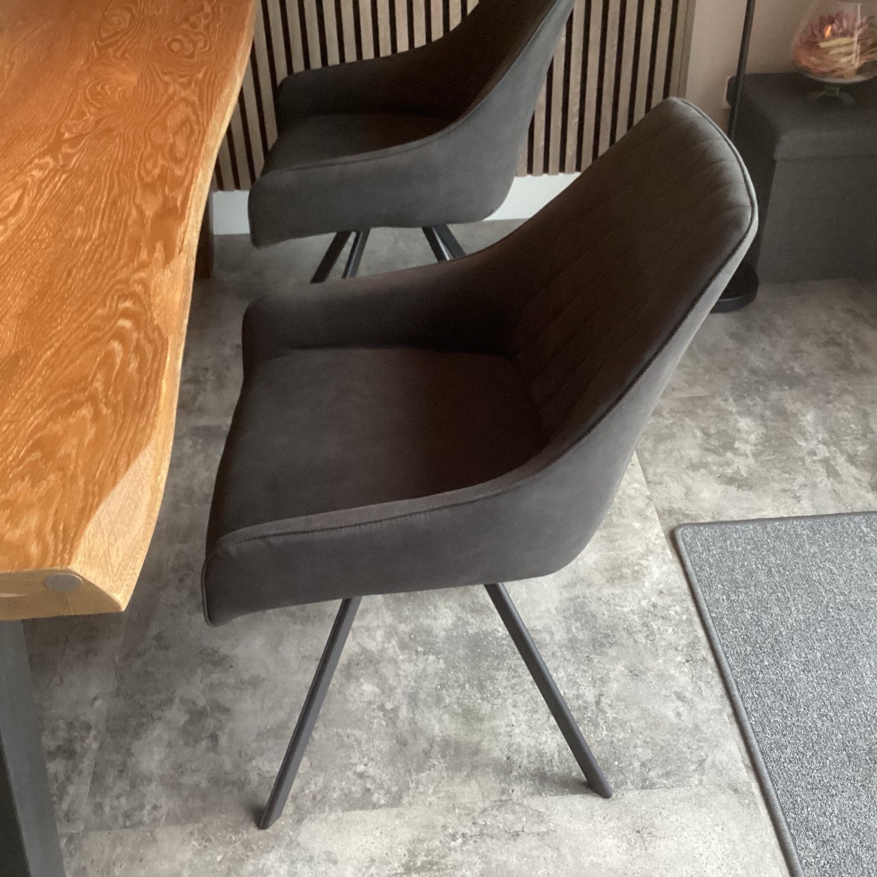 Draaibare eethoekstoelen.