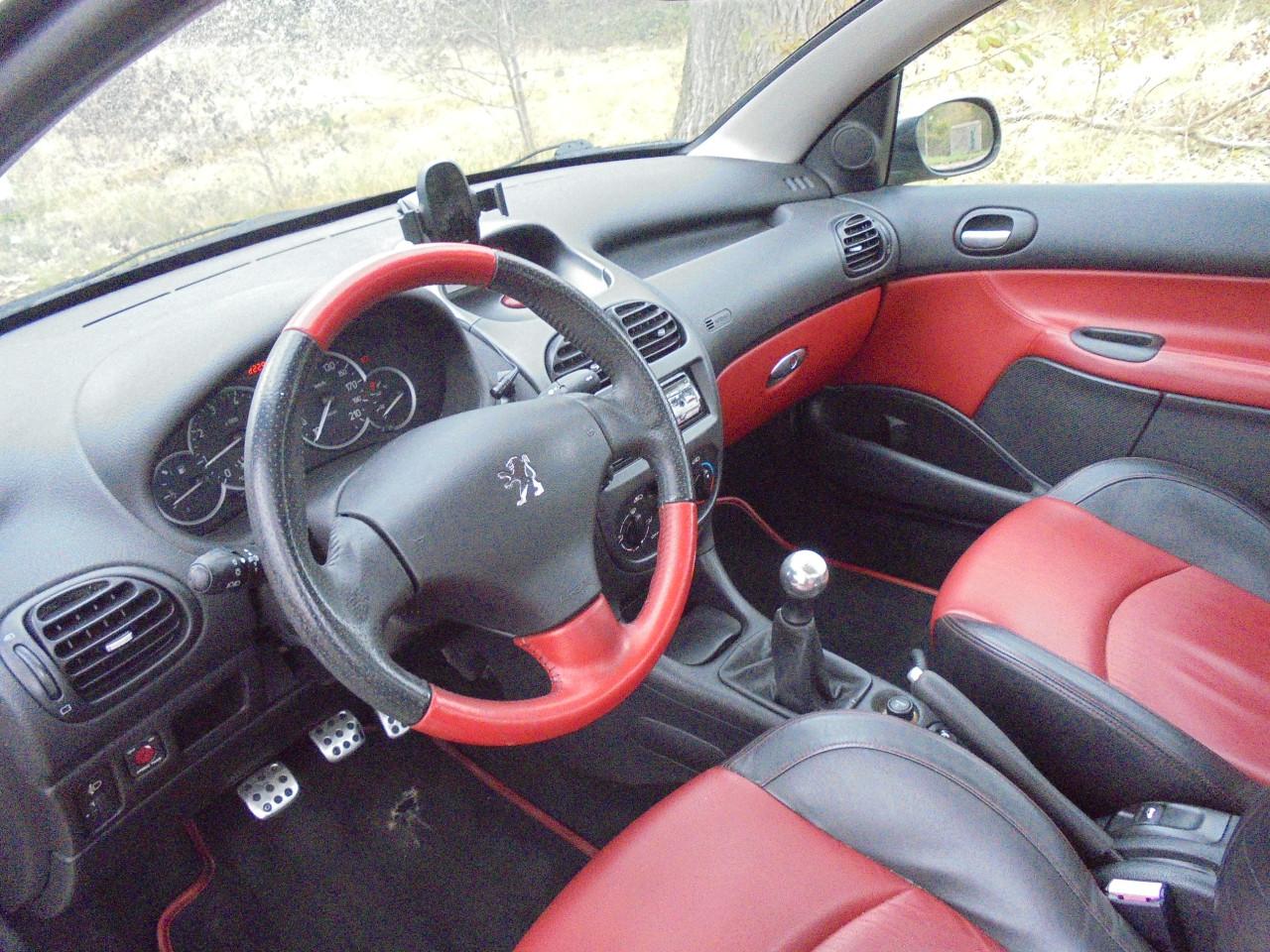 206 Cabriolet vol leer nette auto  met N.A.P en Apk € 1795