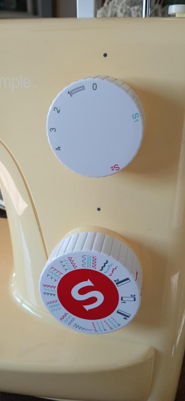Singer Simple 3223 naaimachine – pastel geel – € 80,- 🧵💛