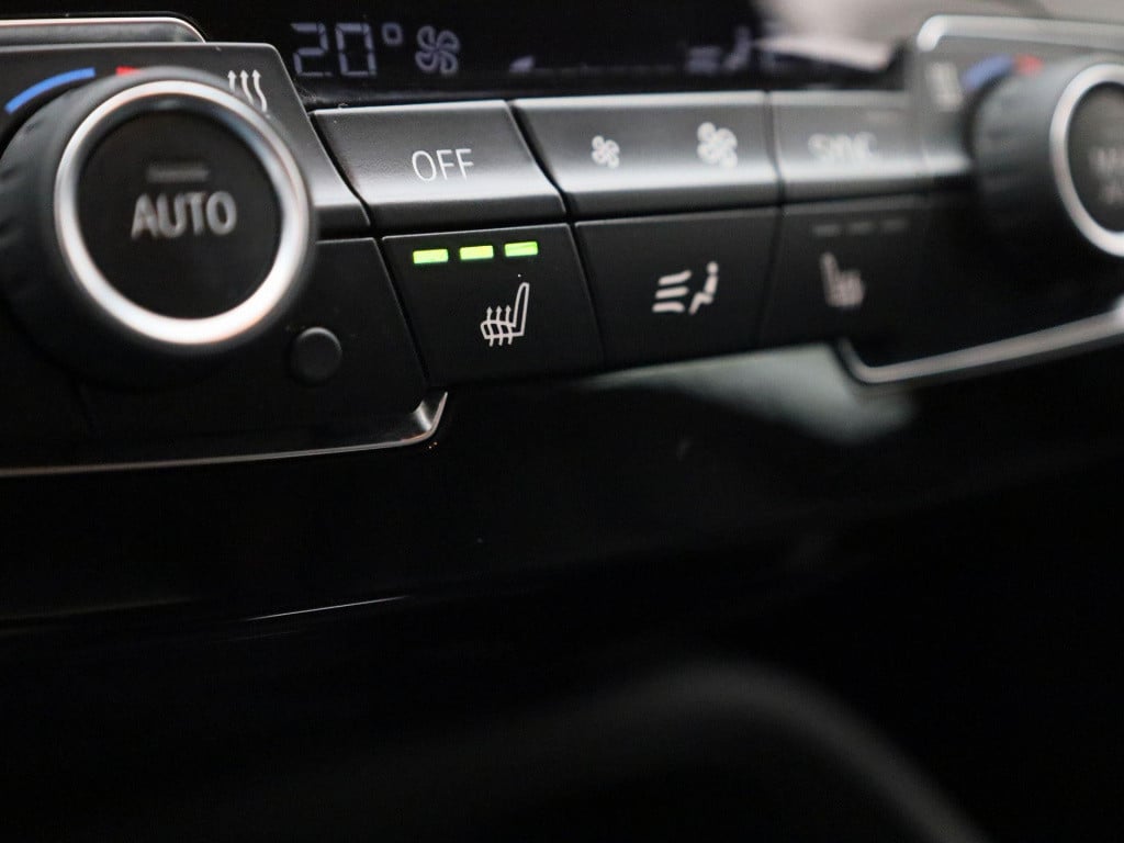 BMW X1 sdrive18i executive | automaat | navigatie | verwarmde stoelen | ele