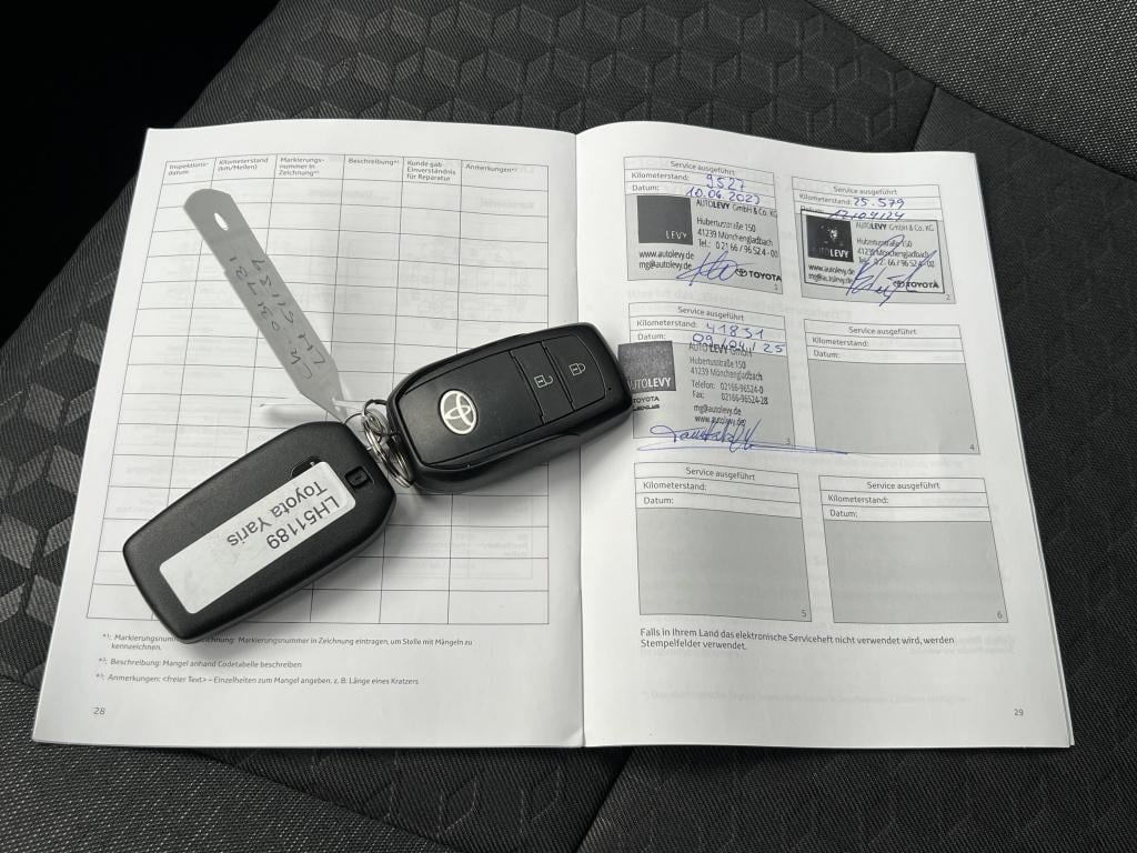 Toyota Yaris 1.5 hyb. 115 first | stoelverwarming | all seasonbanden