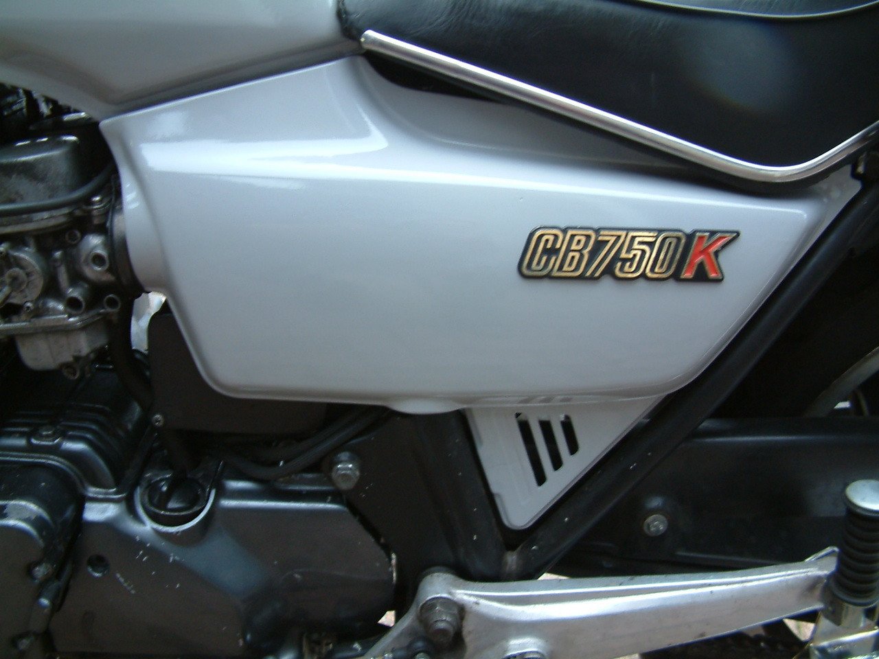 Honda cb 750 K   1980  60000 km -weet niet of ze naar deze motor wel kijken