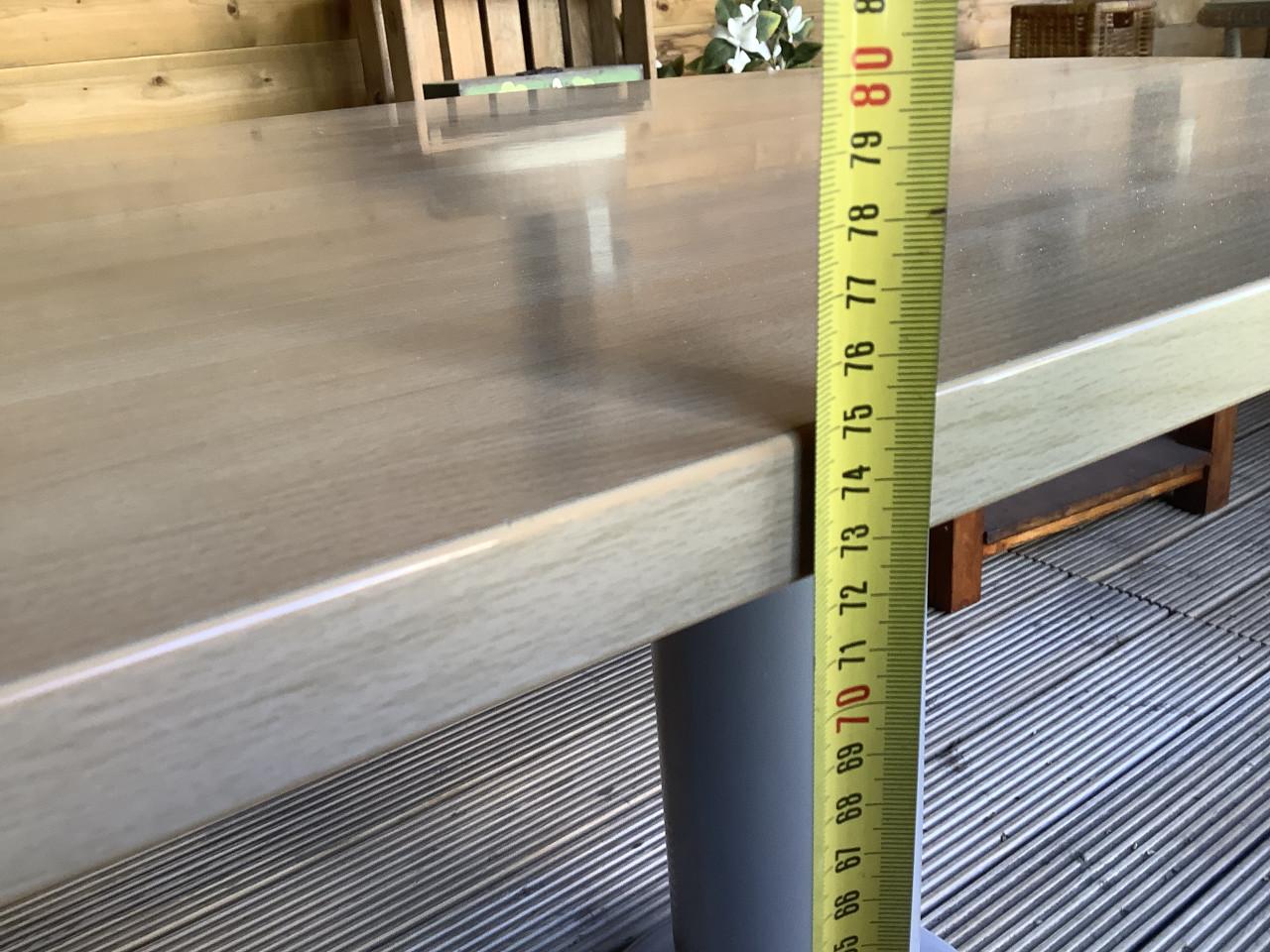 Keukentafel metalen onderstel met blank beuken blad. Afmeting: 150x80cm 75h