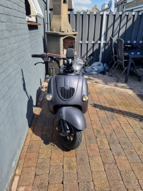 Senzo grande retro scooter
