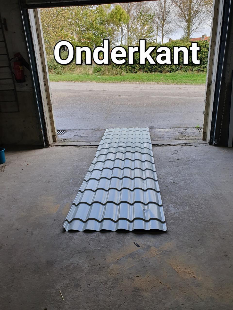 Dakbedekking, dakpan of dakpaneel plaat 440cm lengte.