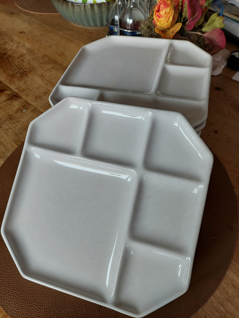 6 witte 8 hoekige gourmetborden als nieuw