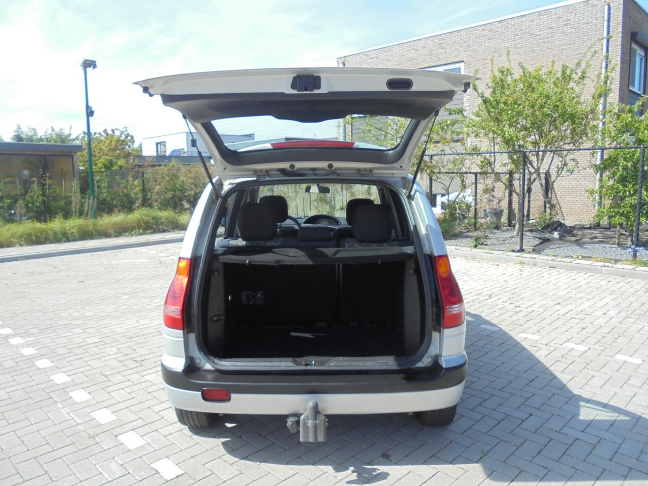 Matrix 1.6 Silver Edition mooie kilometerstand 138.426 Km N.A.P nette staat