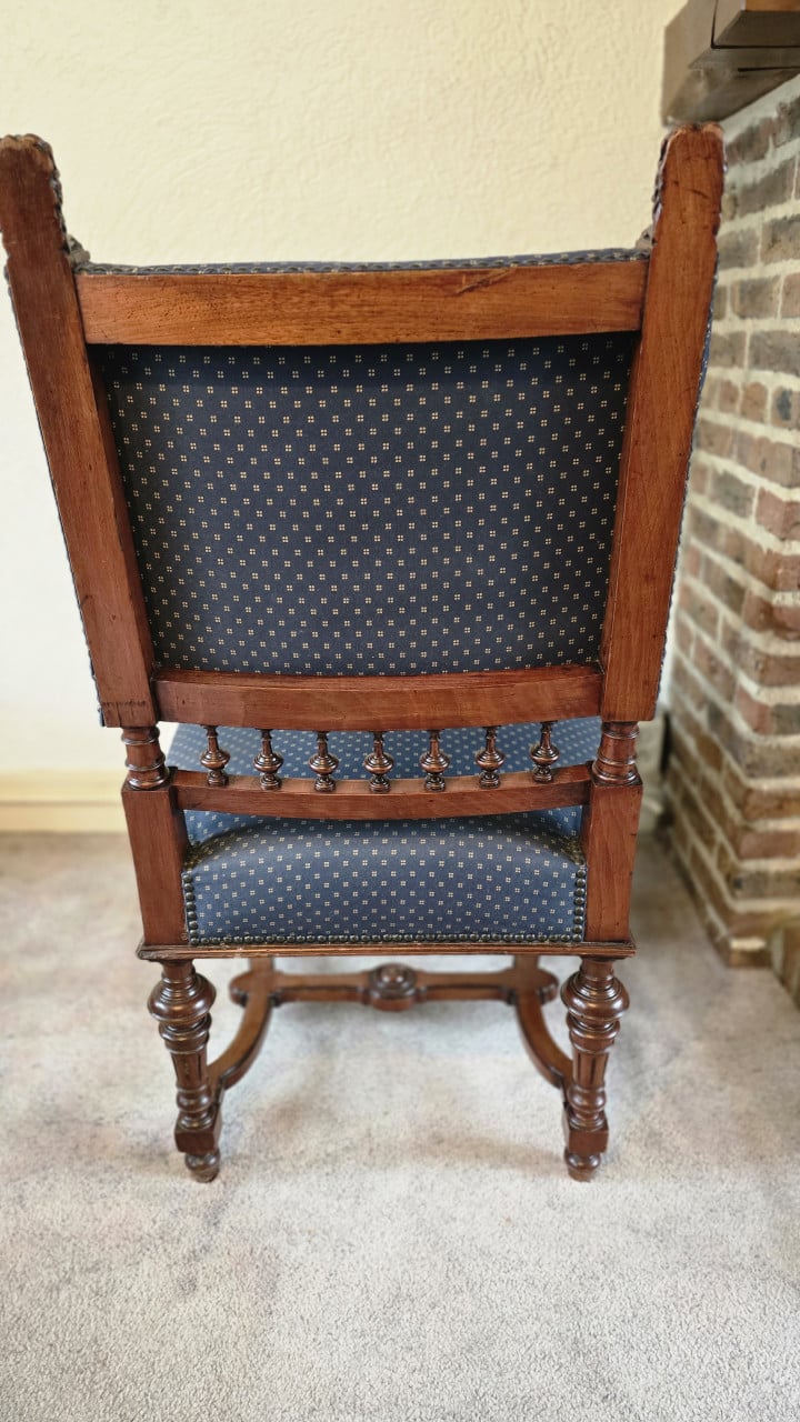 🤎 Schattig vinted fauteuiltje met fraai houtsnijwerk🤎