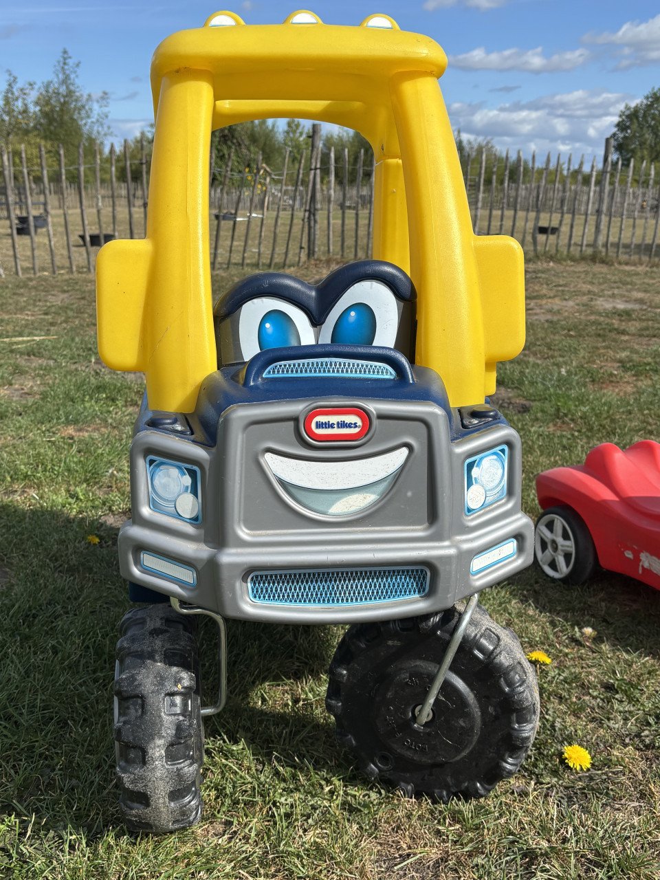Twee little tikes loopauto’s