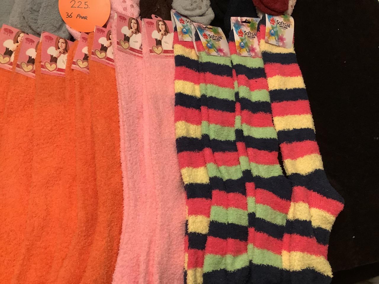 Partij leuke huissokken. ( partij 225)