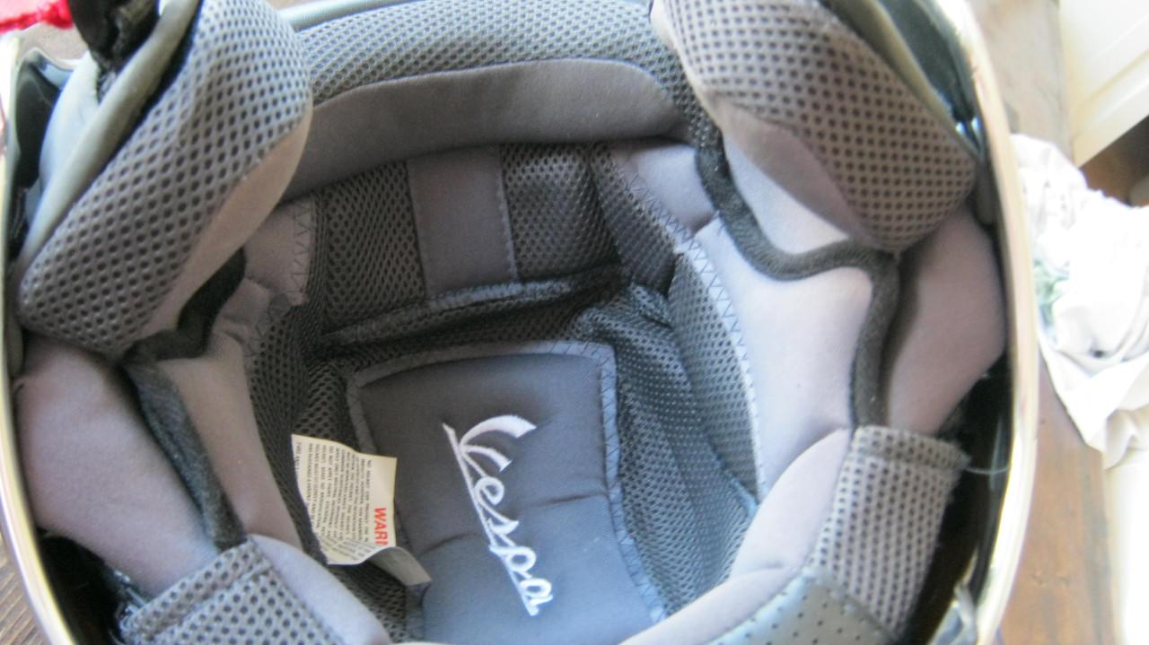 TE KOOP ORIGINEEL VESPA HELM MAAT XS VOOR 75 EURO