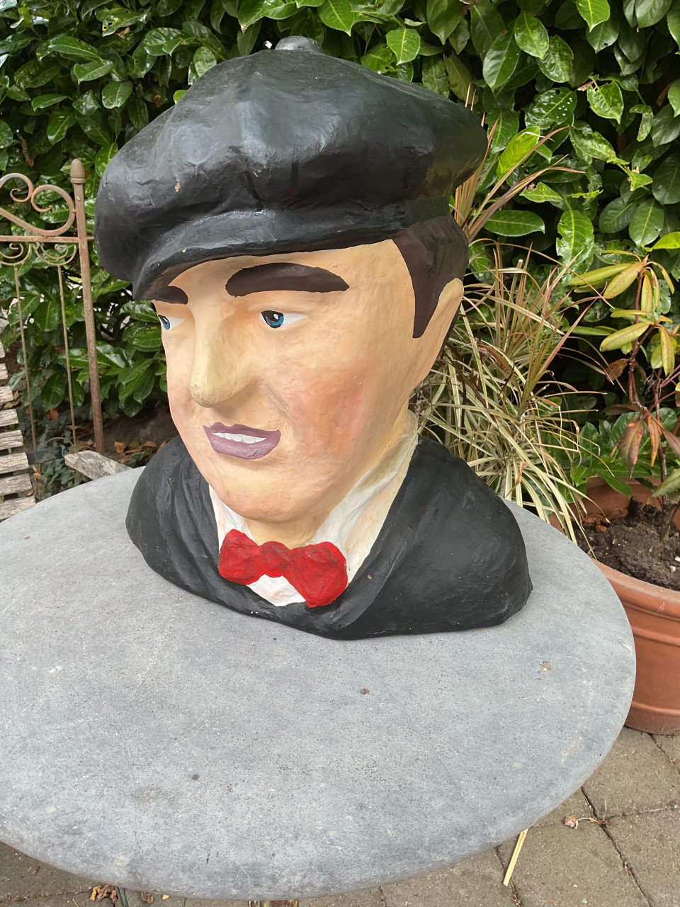 Frans mannetje ( papier mache )
